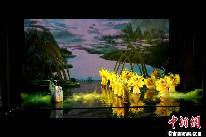 中级会计成绩出来后资格审核游戏画面